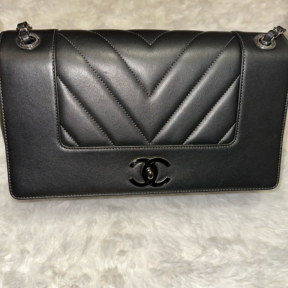 Chanel Vintage Mademoiselle Double Flap! Chevron!